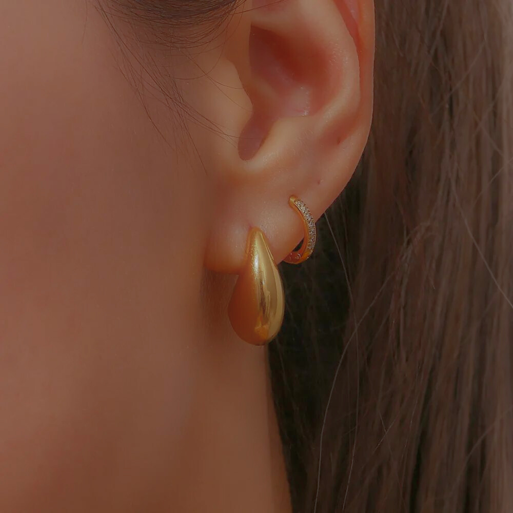 Pendientes de aro con forma de lágrima