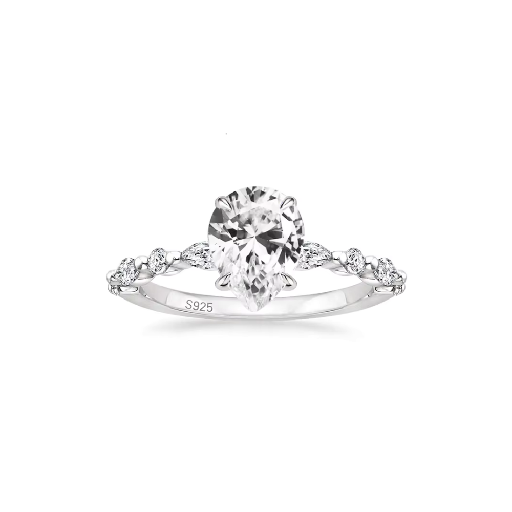 Anillo de pera con destellos de eternidad
