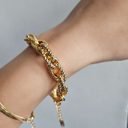 Pulsera de nudo serpentino