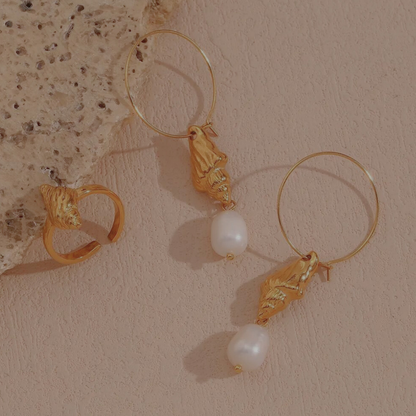 Pendientes de aro con conchas y perlas