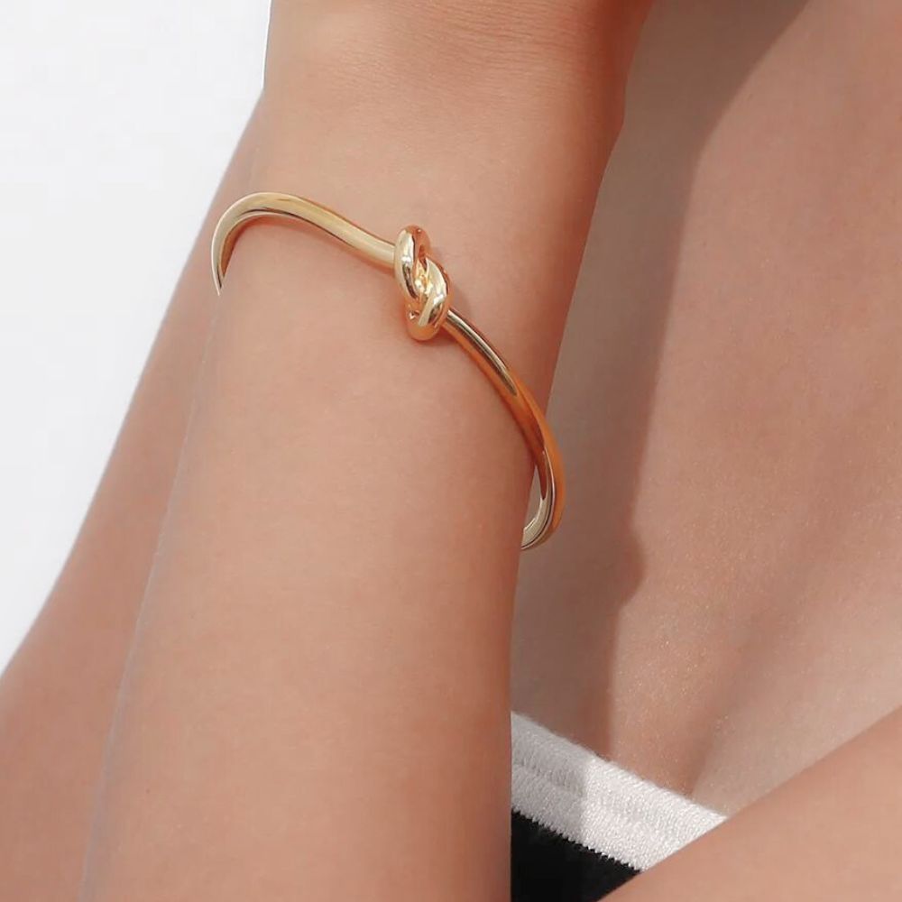 Brazalete de nudo sereno