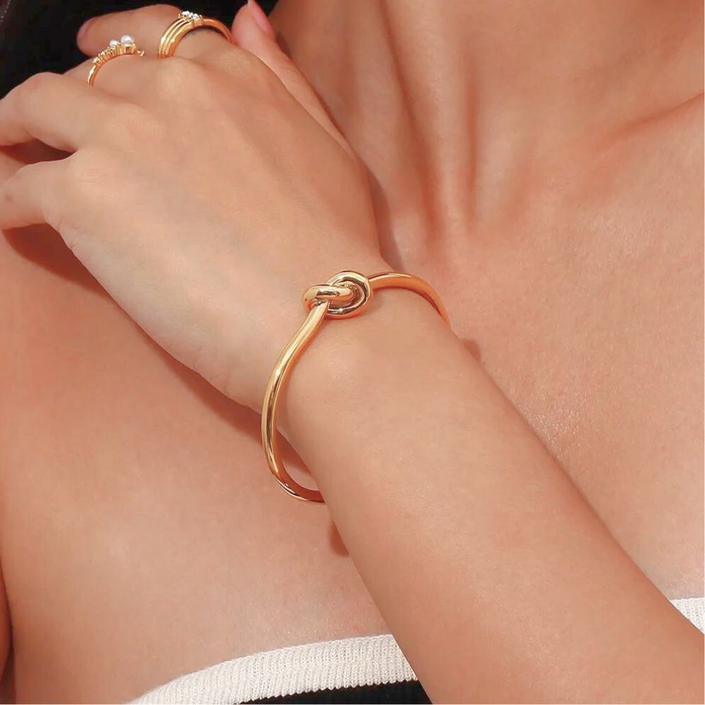 Brazalete de nudo sereno